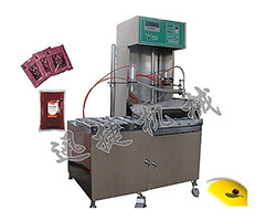 食用油灌裝機(jī)技術(shù)有了新突破贏得用戶一片叫好